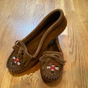 Minnetonka moccasins brown size 7.5